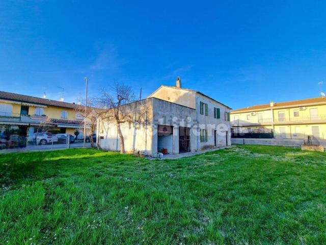 Terreno in vendita di 835 m² in Via San Giovanni In Marignano, 42