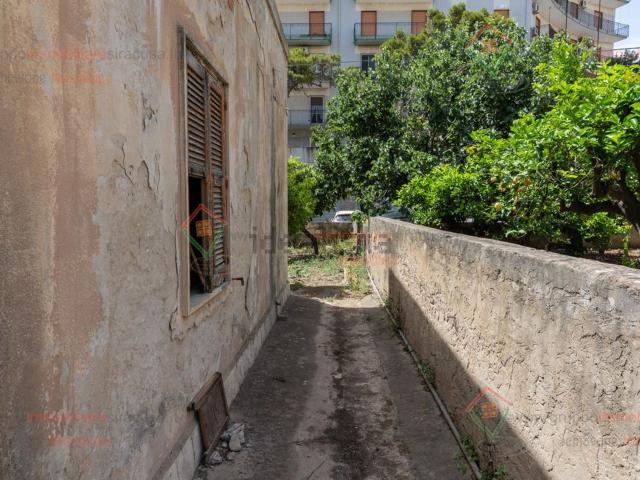 Terreno in vendita di 837 m²