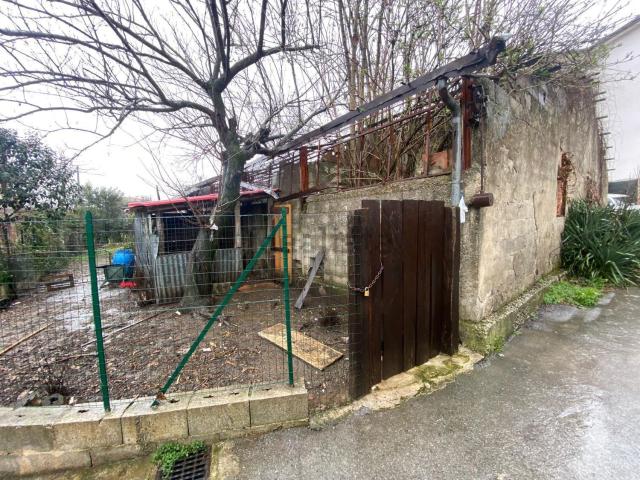 Terreno in vendita di 837 m² in Via Cioppolo