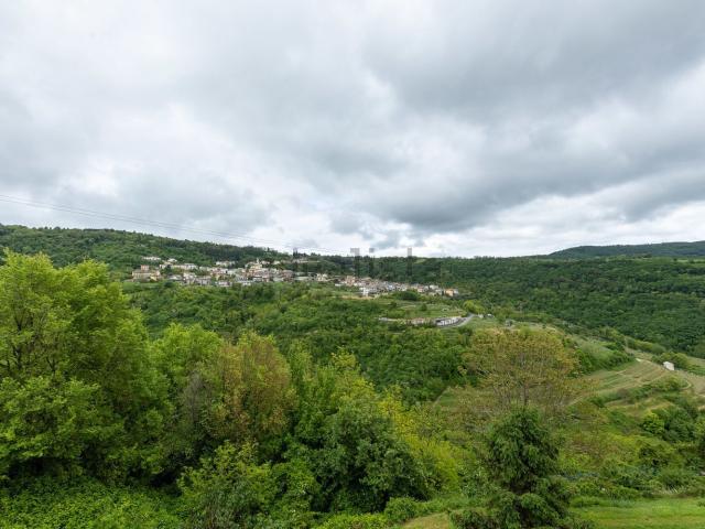 Terreno in vendita di 830 m² in Via Castello di Prun, 6
