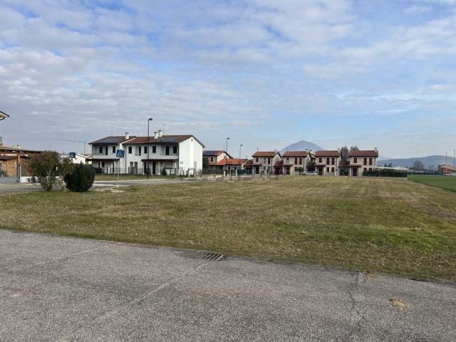 Terreno in vendita di 846 m² in Piazza Umberto I&apos