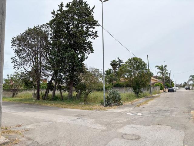 Terreno in vendita di 840 m² in Viale dei Buganville, 26