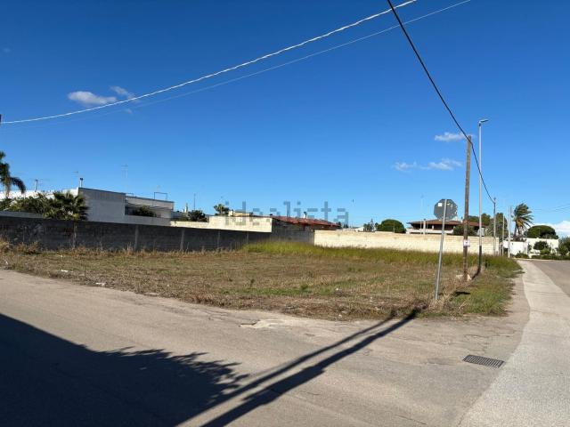 Terreno in vendita di 858 m² in Viale delle Ortensie