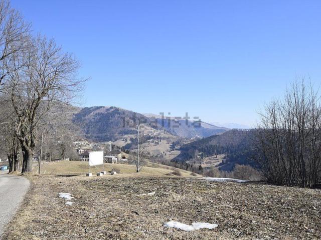 Terreno in vendita di 852 m² in Via Tessar di Sopra