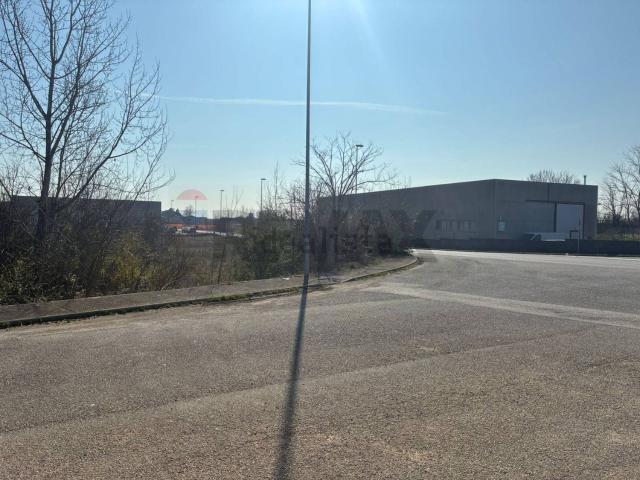 Terreno in vendita di 8683 m² in Via Pier Paolo Pasolini, 8