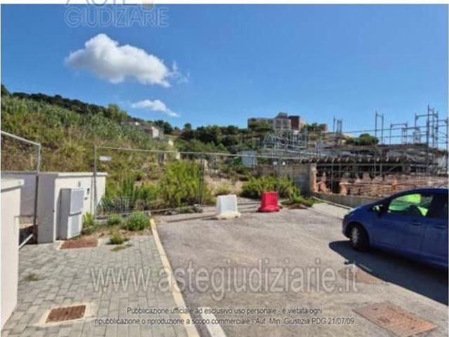 Terreno in vendita di 862 m² in Via Oriana Fallaci