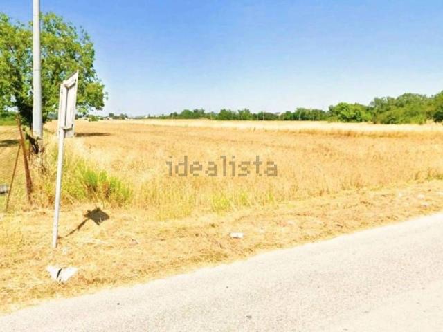 Terreno in vendita di 884464 m² in Via Santo Apollinare