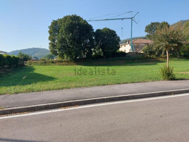 Terreno in vendita di 899 m² in Via Maria Tomegno Muraro, 9