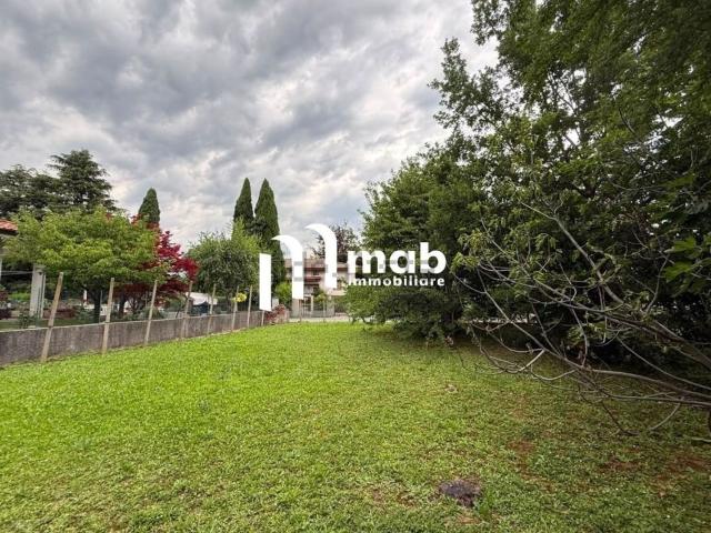 Terreno in vendita di 890 m² in Via del Calvario, 2