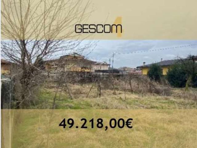 Terreno in vendita di 909 m² in Via Leonardo da Vinci