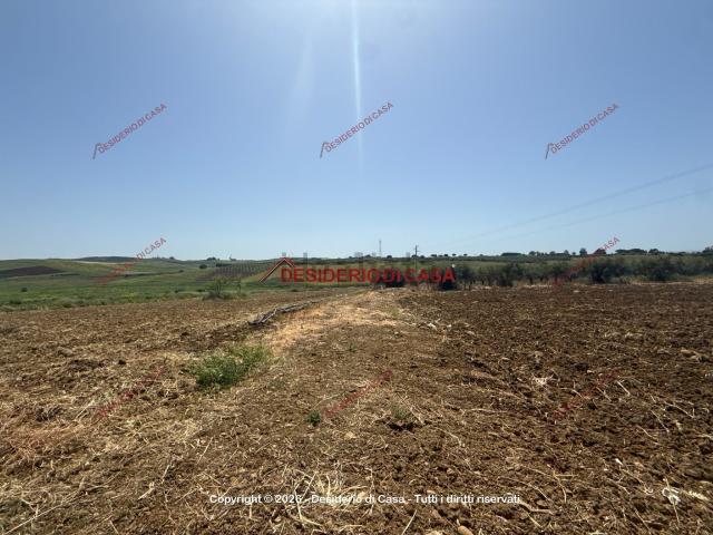 Terreno in vendita di 90000 m² in Strada PROVINCIALE 8