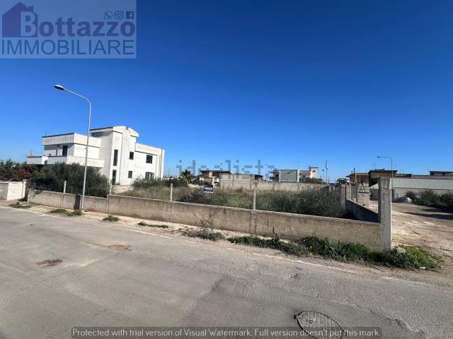 Terreno in vendita di 900 m² in Via Aldo Moro, 1