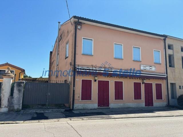 Terreno in vendita di 900 m² in Via IV Novembre, 62