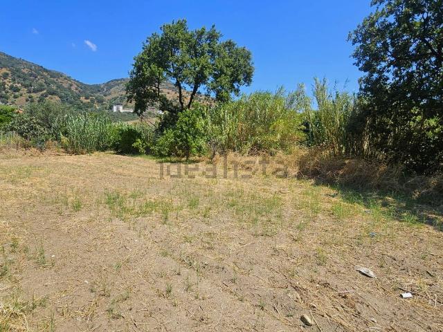 Terreno in vendita di 900 m² in Via Quattro Novembre