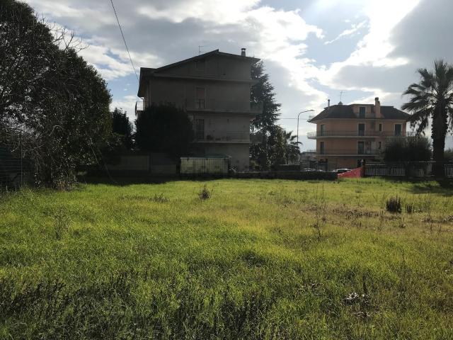 Terreno in vendita di 900 m² in Via Truento
