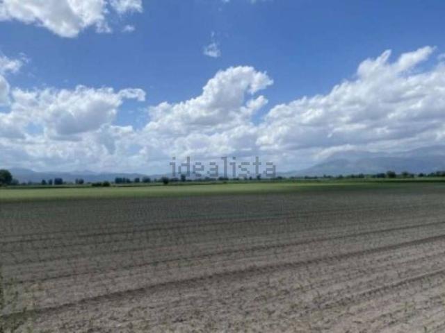 Terreno in vendita di 9190 m² in Strada 33