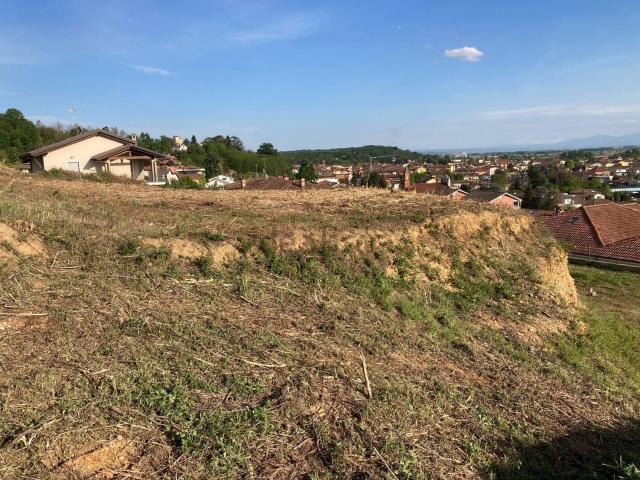 Terreno in vendita di 930 m² in Via Oscar Milano, 80