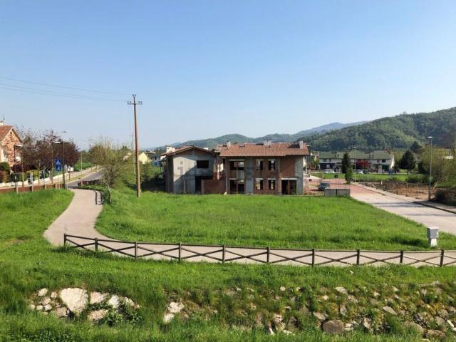 Terreno in vendita di 930 m² in Via Scapaccino, 22