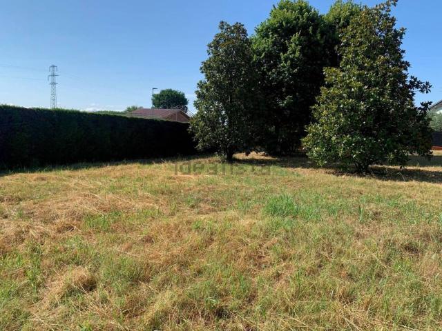 Terreno in vendita di 945 m² in Via dei Partigiani, 5