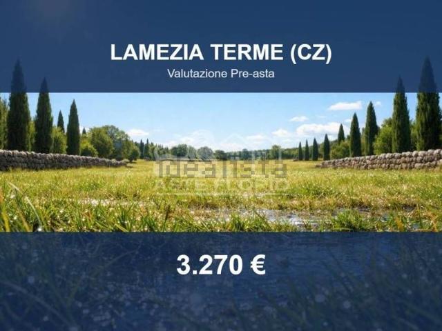 Terreno in vendita di 940 m² in Via dei Brutii, 151