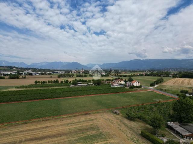 Terreno in vendita di 9436 m² in Via San Sisto