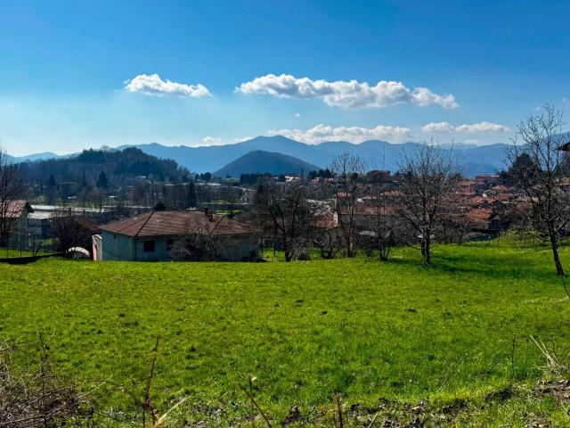 Terreno in vendita di 955 m² in Via Stresa, 40