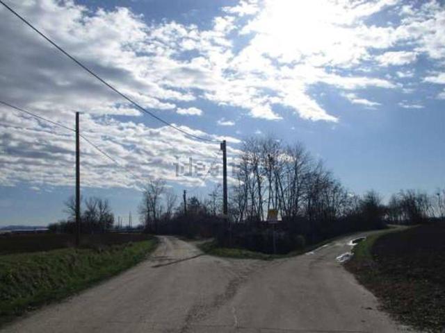 Terreno in vendita di 9560 m² in Strada Vecchia di Novi