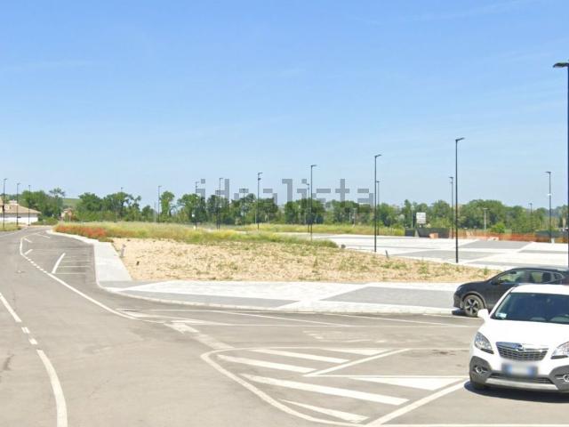 Terreno in vendita di 956 m² in Via Dante Mattii