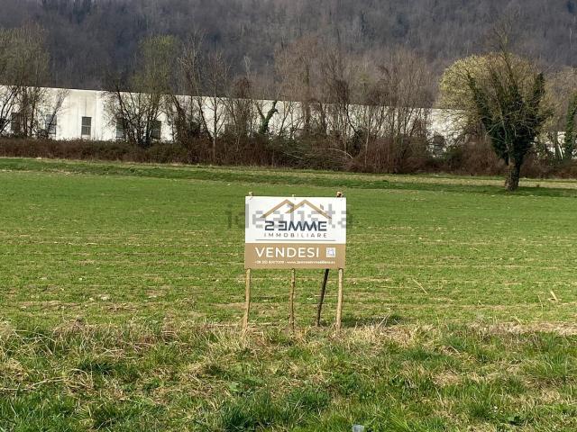 Terreno in vendita di 9589 m² in Via Udine