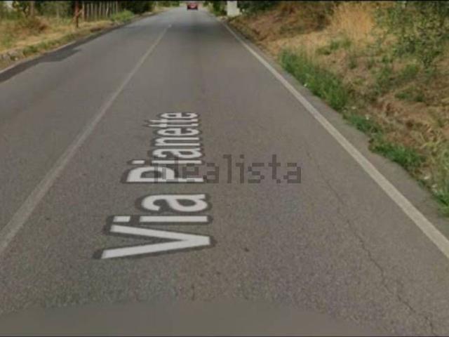 Terreno in vendita di 960 m² in Via Pianette