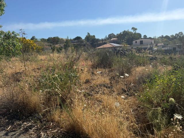 Terreno in vendita di 985 m² in Via Grasso
