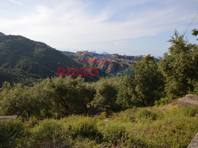 Terreno in vendita di 9880 m² in Strada Senza Nome