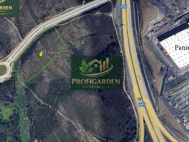 Terreno industrial com projeto para complexo com 10 armazéns