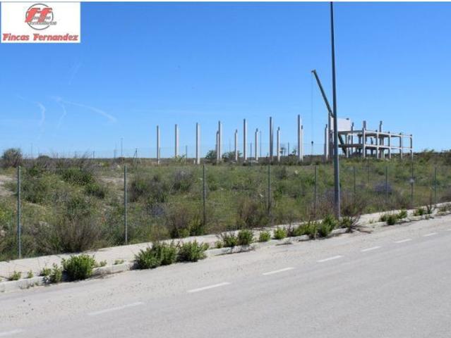 Terreno industrial de 5.000 m2 a la venta