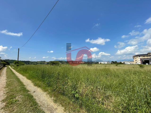 TERRENO INDUSTRIALE/COMMERCIALE in vendita a Benevento, CONTRADE