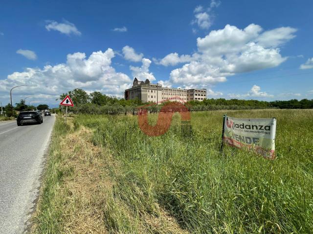 TERRENO INDUSTRIALE/COMMERCIALE in vendita a Benevento, CONTRADE