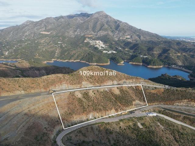 Terreno listo para desarrollar con vistas panorámicas en res. 0m² Benahavís