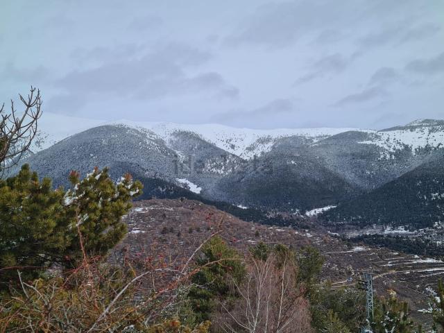 Terreno, Lles