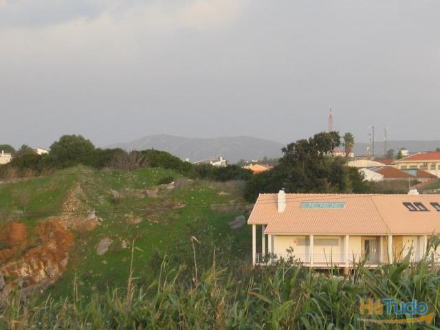 » Terreno p/ construção. » 8 moradias/2 grupos. » tipologia T3. » telheiro p/ viatura. » 23 lugares privados. » vista castelo e arrábida. | 26060371128