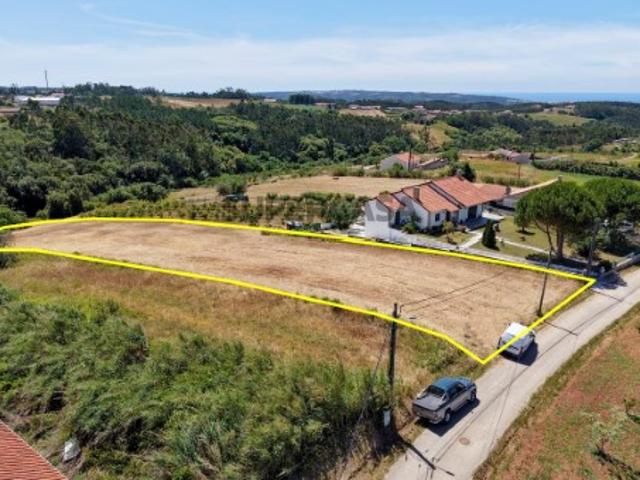 Terreno para Construção com Vista Campo e Mar Próximo da Nazaré