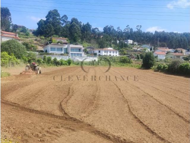 Terreno para construção,com habitação e anexos