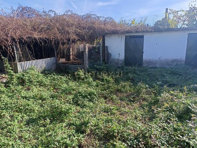 Terreno para construção com possibilidade de 2 moradias unifamiliares