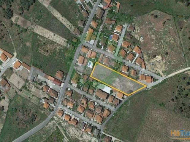 Terreno para construção, com projeto aprovado para a construção de 4 moradias independentes. | 26083591037