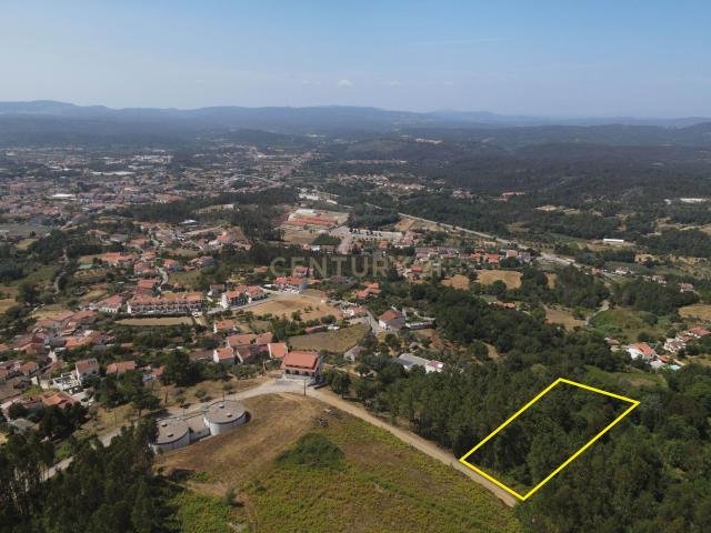 Terreno para construção com projeto aprovado, vistas panorâmicas, bom acesso numa localização exceptional e sossegada a 5 min. de Lousã