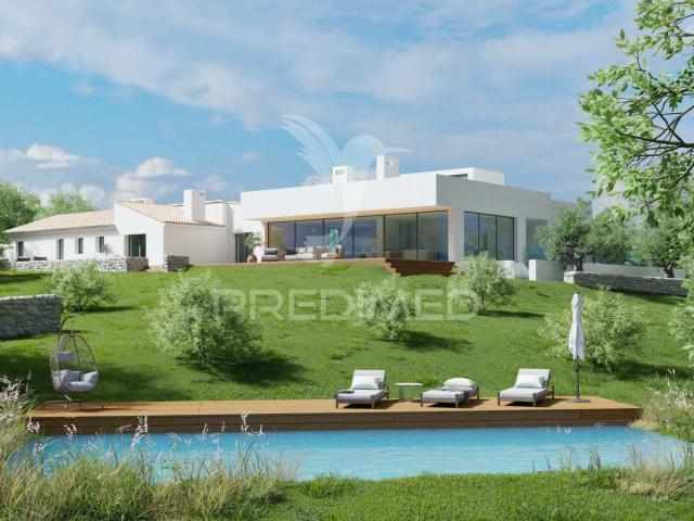Terreno para construção de moradia com piscina