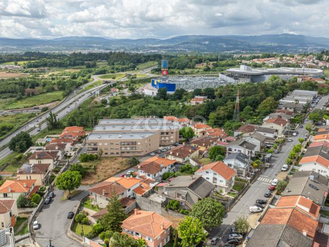 Terreno para construção de moradia geminada, em Dume, Braga
