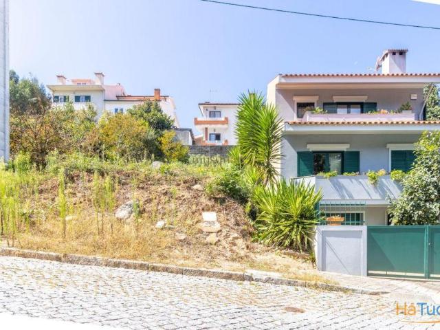 Terreno para construção de moradia de 3 Frentes e 3 Pisos em Canelas, Gaia, Porto | 25063709987