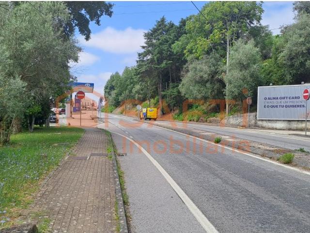 Terreno com projeto para construção de moradia em Ceira na Estrada da Beira