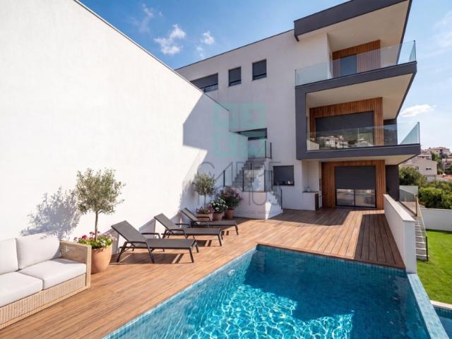 Terreno para construção de moradia T4+1, vista mar e serra, junto ao Monte do Estoril, Cascais