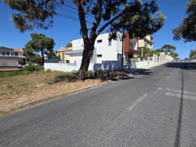 TERRENO PARA CONSTRUÇÃO DE MORADIA T5 NA CHARNECA CAPARICA